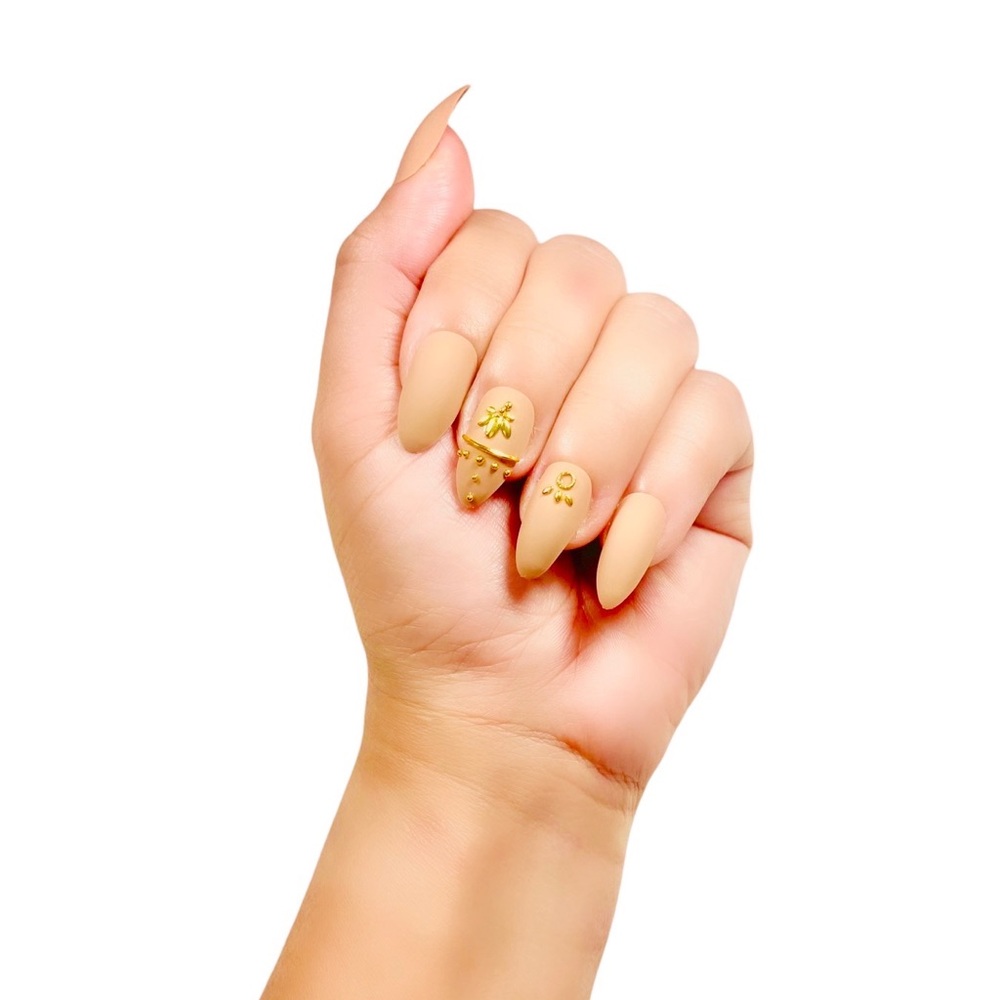 Brown gold Medium almond nail matte finish.